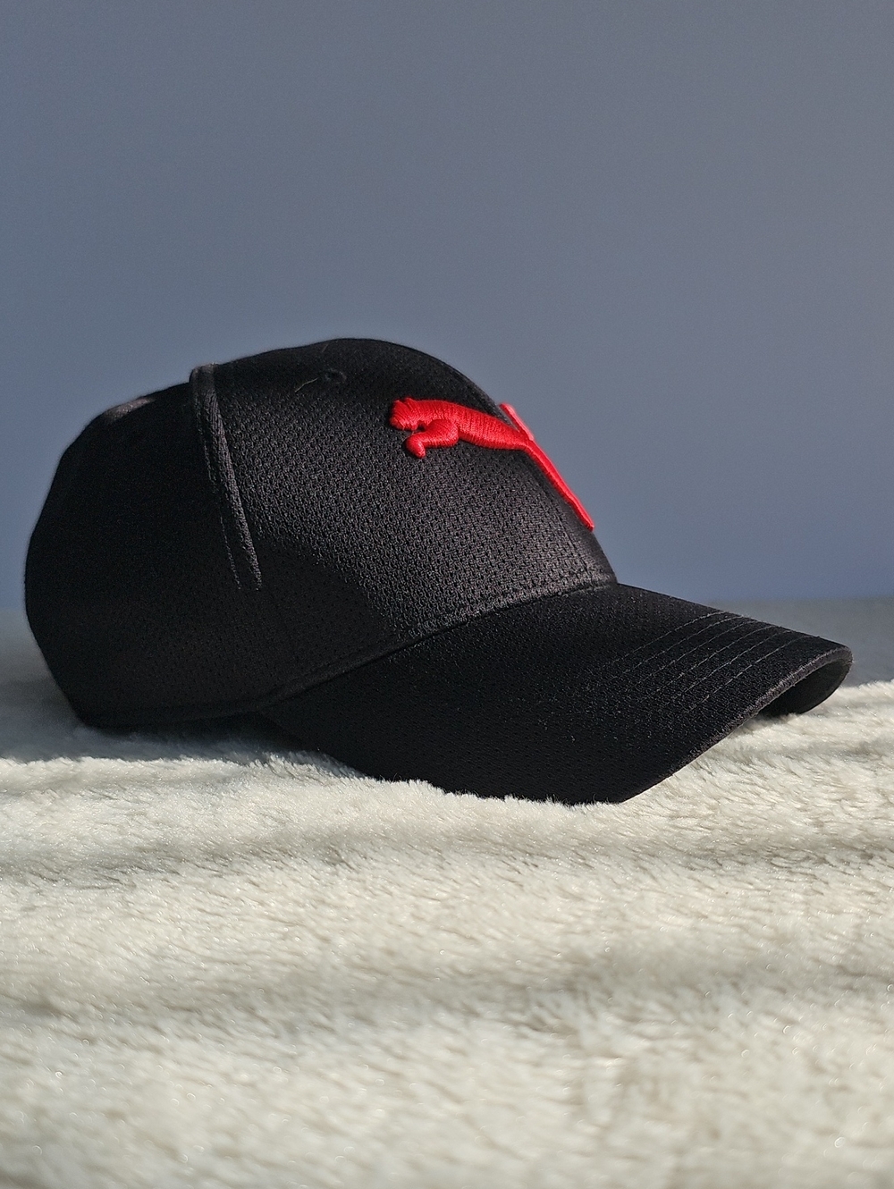 NWT PUMA Adult Stretch Fit Baseball Cap Black Red Logo L/XL